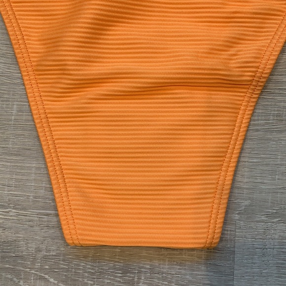 TWIIN Justice scooped thong - Picture 6 of 7